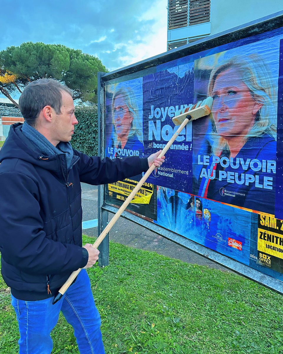 Stephanie_Vct31's tweet photo. 🔹Aujourd’hui, nous avons collé dans le secteur de Villeneuve-Tolosane et Cugnaux.
Que cette période de fêtes soit remplie de joie et de partage pour vous et vos proches. Profitez pleinement de ces moments précieux ensemble. 
Joyeuse fête de Noël ! 🎁🎄🇫🇷 

#jusquàlavictoire #rn https://t.co/6k81aoKoUn