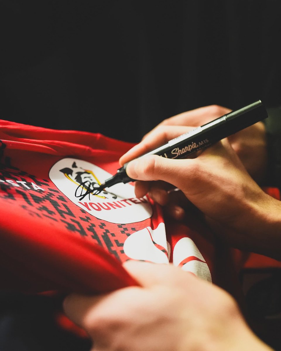 rwdm_brussels's tweet photo. En cette période de fin d’année, soutenez l’action annuelle Younited de la Pro League et contribuez à une belle cause! 

👉 Bied nu op de gedragen en gesigneerde shirts van onze spelers tijdens de wedstrijd tegen de RAAL: https://t.co/WX0UgAG7c4 

#RWDM #Younited #ProLeague https://t.co/JV0RCAHjvL