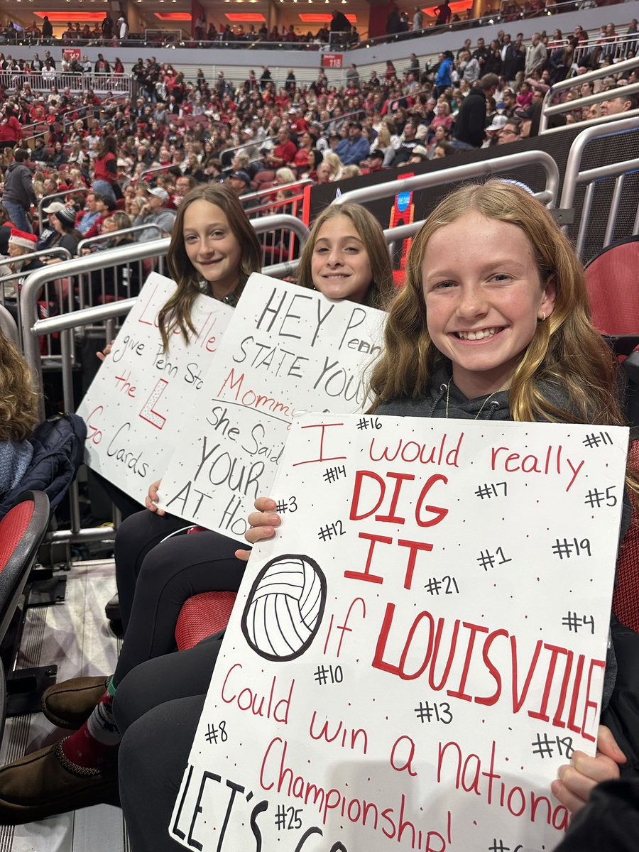jcecil2's tweet photo. Go Cards! #L1C4 #NCAAWVB https://t.co/bknI6EMaG3
