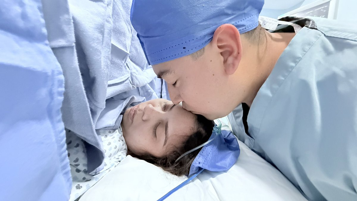 CarlosGuzmanSer's tweet photo. Asumo el mayor compromiso y la gran bendición que Dios me ha concedido a través del amor de mi vida, Dulce: la maravillosa experiencia de ser papá. 

Agradezco sus llamadas, sus lindos mensajes, oraciones, buenos deseos y regalos; su cariño y atención nos llena el corazón. Mamá se encuentra en recuperación y Jahircito fuerte y sano, desbordándonos de alegría y mucho amor.

¡Bienvenido al mundo hijo mío! 💙