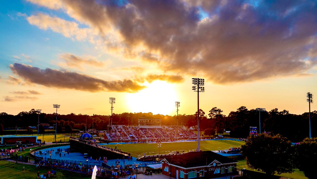 CoachSmitty25's tweet image. One of the BEST places to play BALL! Put your Anchor Down and Take Command.   
#BurnTheBoats  #TakeCommand