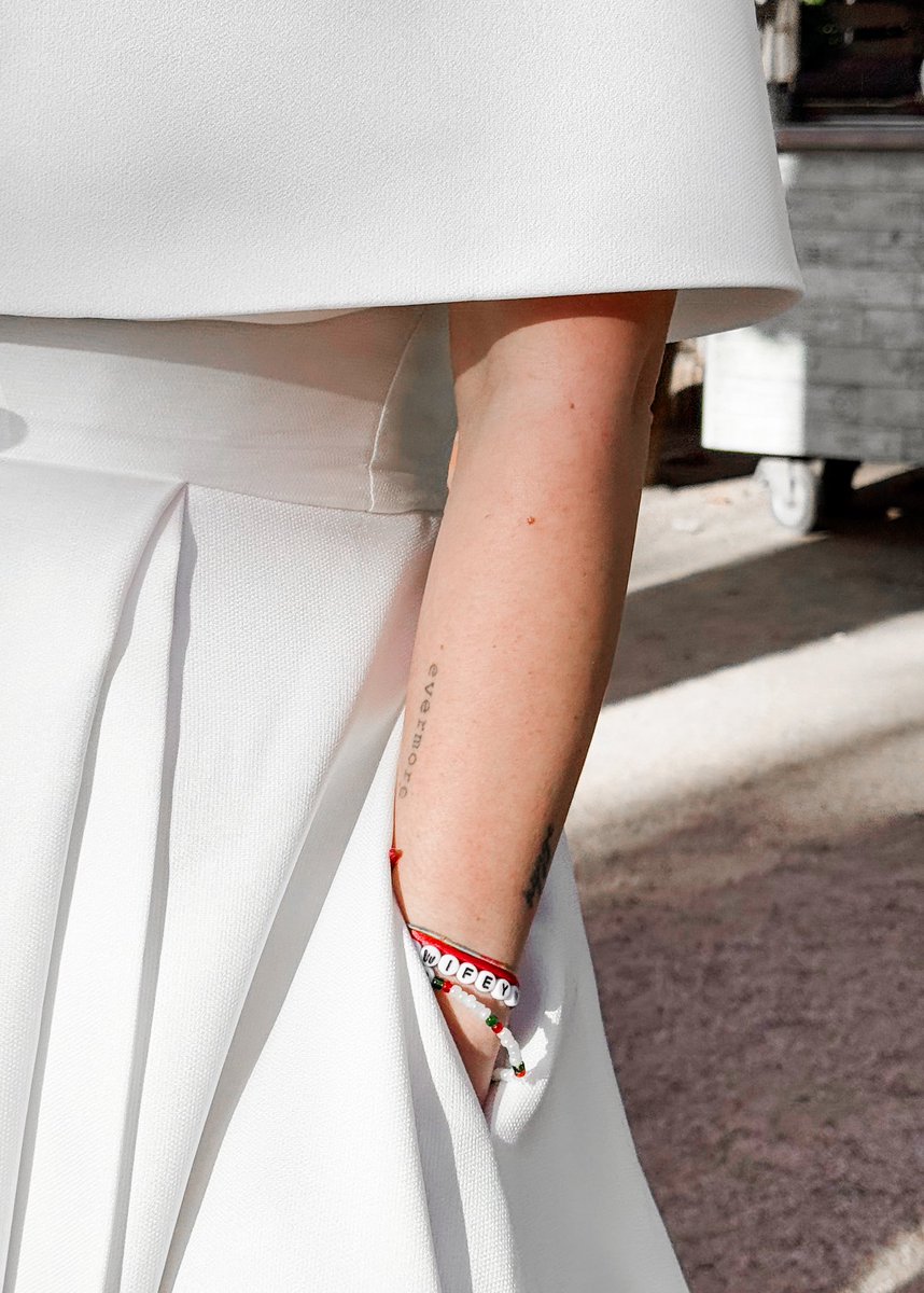 Pues ayer vivimos la que sin duda ha sido la mejor boda swiftie-metalera con temática navideña de la historia. 

Enhorabona, <a href="/JulsArandes/">Juls Arandes</a> 🫶🏼✨