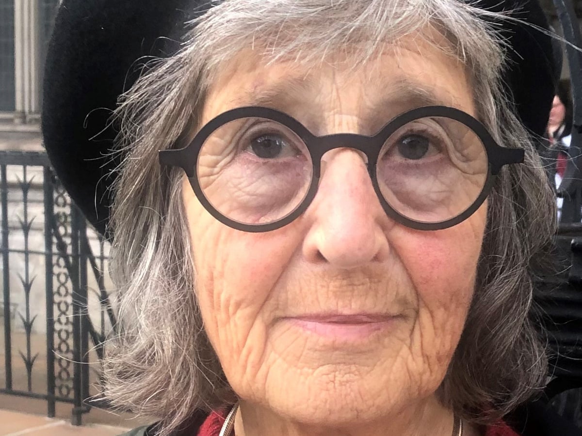 SimonForrest11's tweet image. A 77 yr old climate protestor (Quaker) to spend Christmas in jail because her wrists are too small for a tag.
A 53 yr old Lord (Charlatan) took £millions for dodgy PPE, gets off &amp;amp; celebrates Christmas - a multi-millionaire!
Two-tier policing, them &amp;amp; us justice, broken Britain.