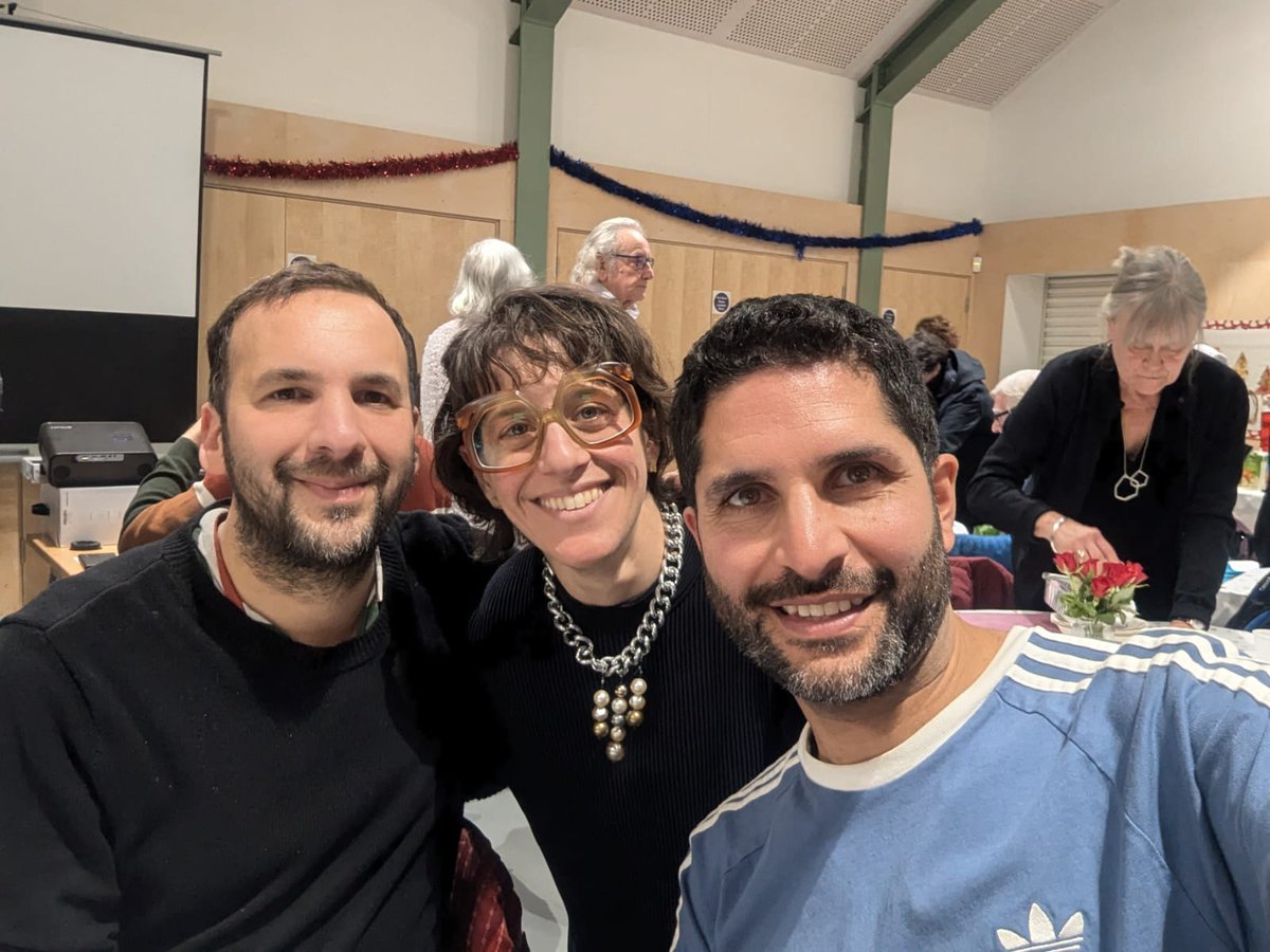Such a lovely afternoon with the Jewish Socialists Group for Hanukkah!

Lovely company, urgent politics and brilliant performances including <a href="/MichaelRosenYes/">Michael Rosen 💙💙🎓🎓 NICE 爷爷</a> with <a href="/tamarafm/">Tamara Micner תּמרה מיצנער</a>.

And lovely to see the local MP pop by as well - <a href="/jeremycorbyn/">Jeremy Corbyn</a>!