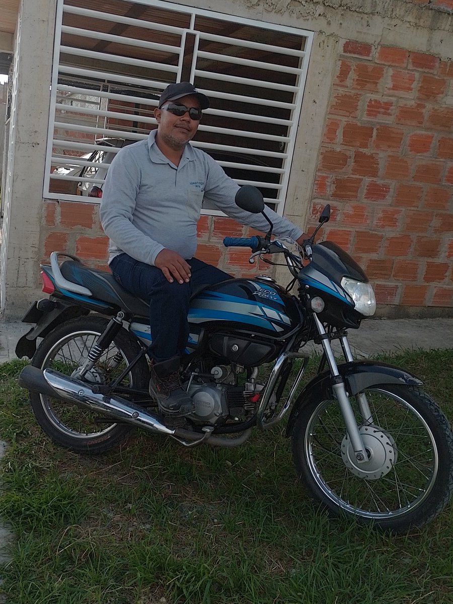 Fran1981xx's tweet photo. Saludos a todos y feliz año nuevo les deseo desde Palmira Colombia un venezolano amigo y trabajador gracias a mi Dios 😘😘👍 a su orden https://t.co/9Brt4lyb55