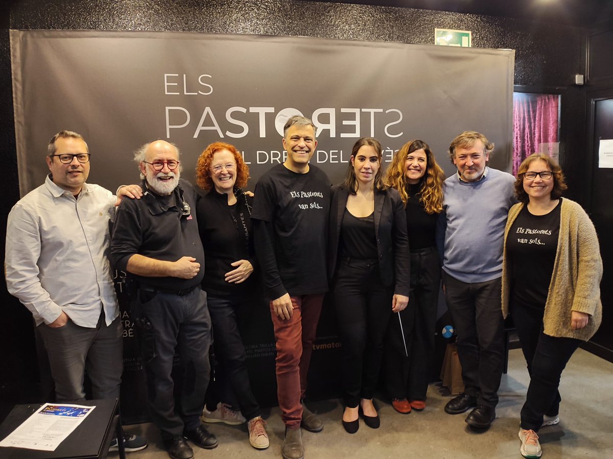 Hem estat a l'estrena de la temporada de L'Estel, a la sala Cabanyes de Mataró. Excel.lent i gran espectacle!
Ens hi ha acompanyat la directora general de Cultura Popular Carol Duran. Endavant Pastorets d'arreu!