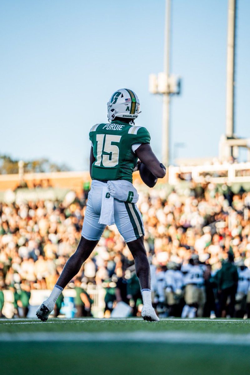 Gators land their important QB 2 from the transfer portal.

Charlotte QB transfer Deshawn Purdie.

6-4, 220-pound Purdie threw for 1,802 as a freshman at Charlotte this season.

"He can spin it" -Nick