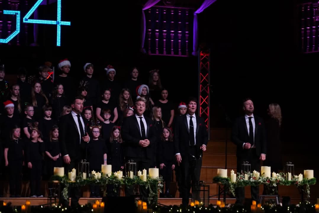 Thank you Swansea <a href="/TheBrangwyn/">The Brangwyn</a>

Final stop before Christmas <a href="/OxfordTownHall/">Oxford Town Hall</a> tomorrow!

#G4christmas #Christmas