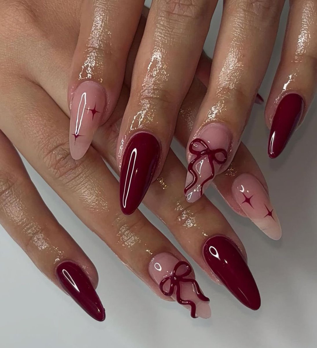 blairssys's tweet photo. Holidays nails that dont scream Christmas >>>> https://t.co/8Dkyq7JkeX