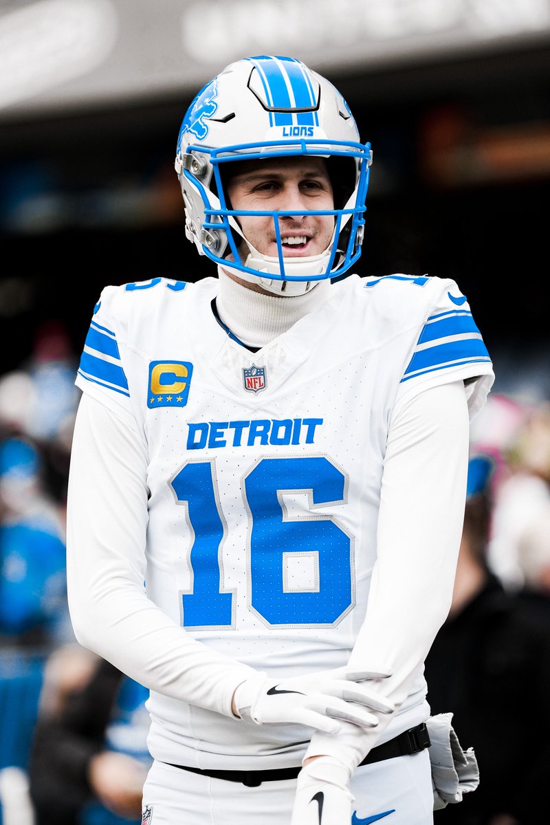 LionsPR's tweet photo. .@Lions QB @JaredGoff16 has set a single-season career record by reaching 33 passing TDs.

He now has 218-career passing TDs, the 7th-most a QB has logged through nine-career seasons in @NFL history.

#ProBowlVote #OnePride https://t.co/18ZTXWmEfA