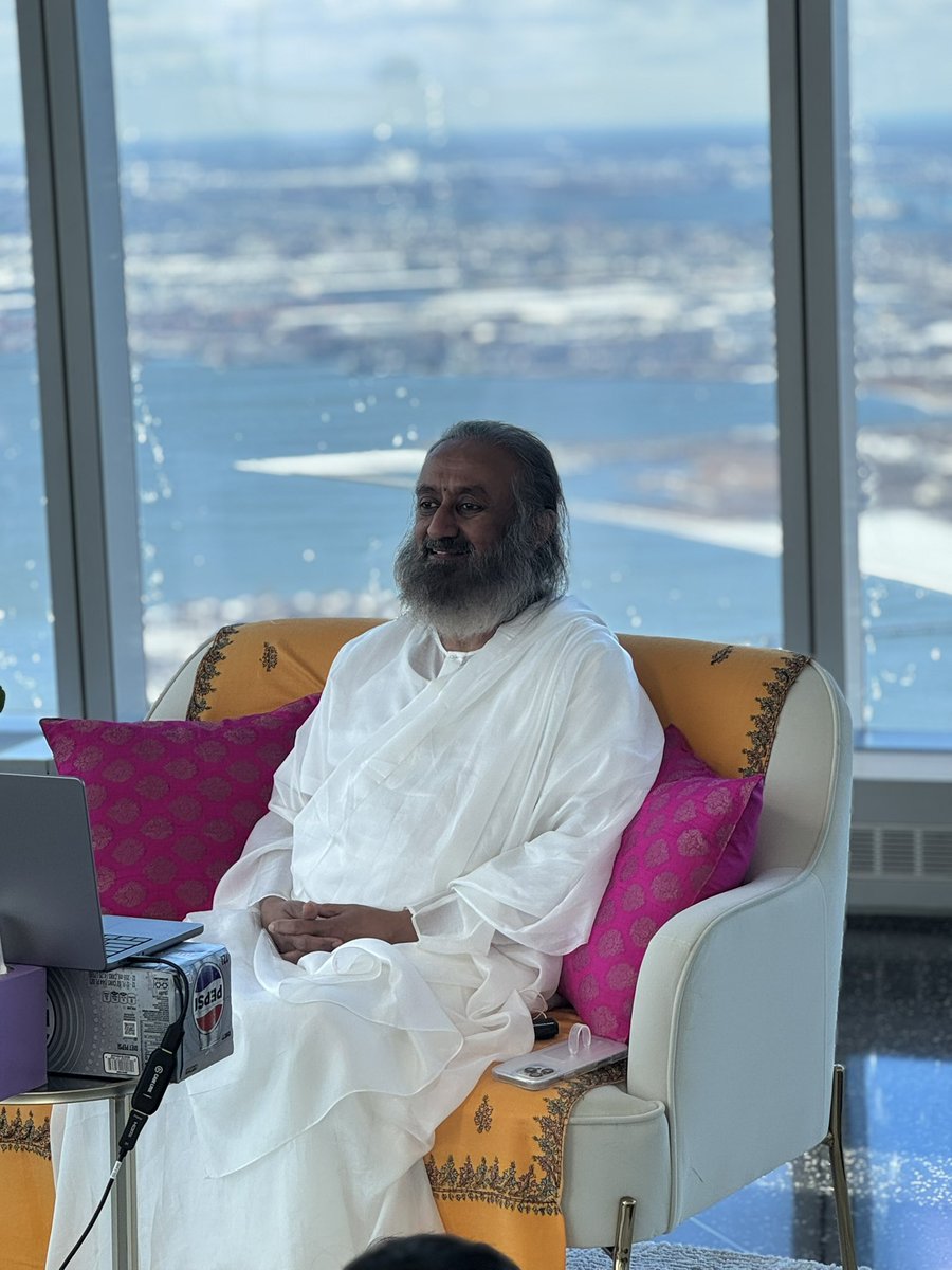 AasharR's tweet photo. @Gurudev @PrasadKarwa @bharathey @jainajgd @SwarupChattrjee @shekhar_mundada @DrShobha @artoflivingusaa @DivyaMangotra @KariJoys @mehtaajaykapoor @anand__desai @aolsukant @namitabuddha @Satyaanandji @AOLAnand @Ganeshhealer @GaneshR6 @bhavyatejj @jyothirmayah @aakashavani @SriSri @Aolsantosh @ShwetaSTikoo @KamleshBarwal @AOLSwamiji @artofliving_sa @RIPUSUDAN20 @asunil2001 @viratchirania @NamrataAnand @SriSriU @PaulomiMukherj1 #Day352Of366
When you know that everything is changing — all relationships, people, body, feelings — suddenly the mind, which clings on to misery, comes back to you. The return from 'mine' to 'me', gives you contentment and freedom from misery. Gurudev @SriSri
#SuperSoulSunday https://t.co/nK5HbKI2xm