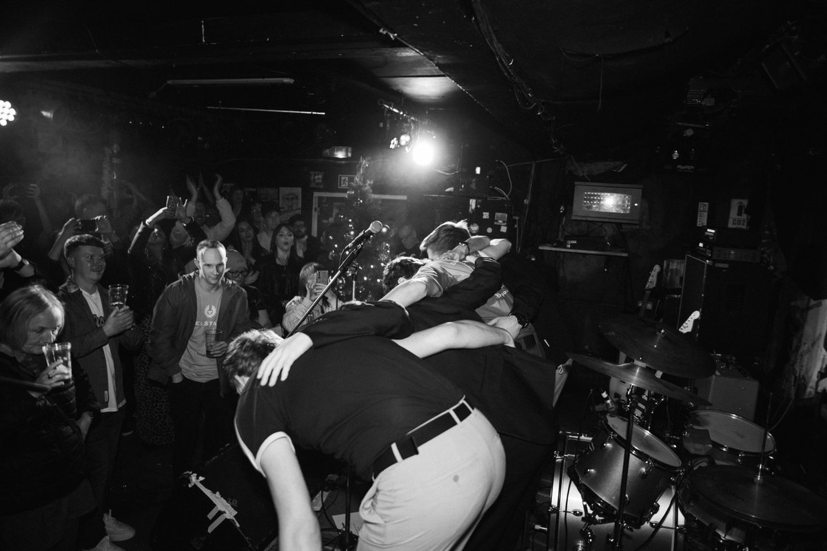 feverbanduk's tweet image. Thank you and goodnight! ❤️ 

📸 Luke Hallett