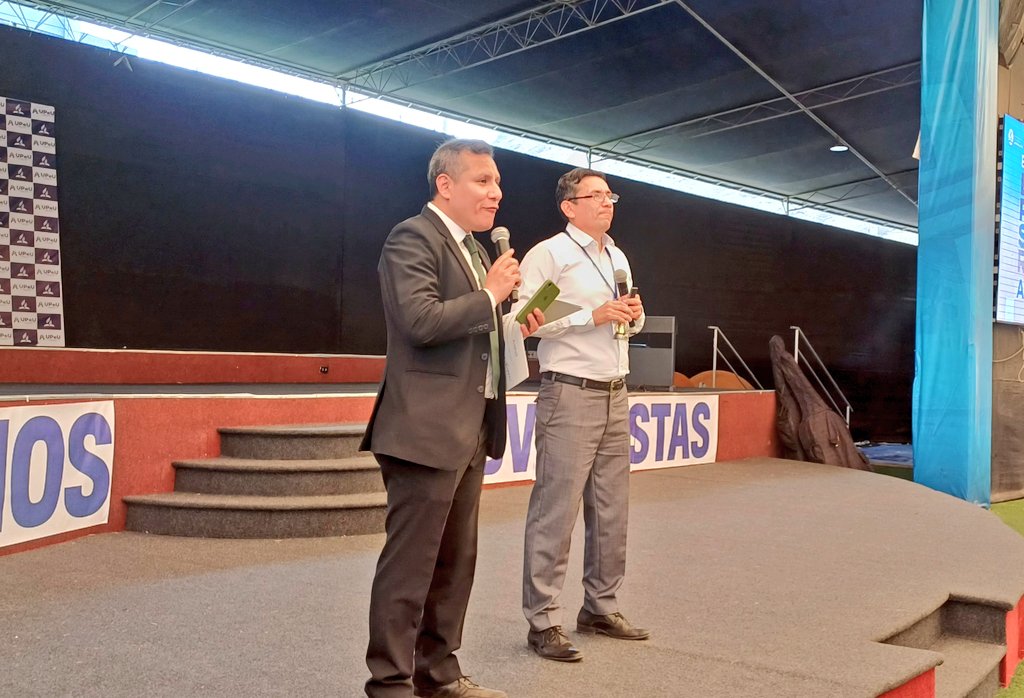 AdventistasAPCE's tweet photo. 🔰Reconocimiento a las  empresas Top en responsabilidad social y misional, de parte de nuestra Administración de la #APCE y #UPN, en el Encuentro de Empresarios Adventistas. ⛪️ #UPeU https://t.co/Gyly4H05wP