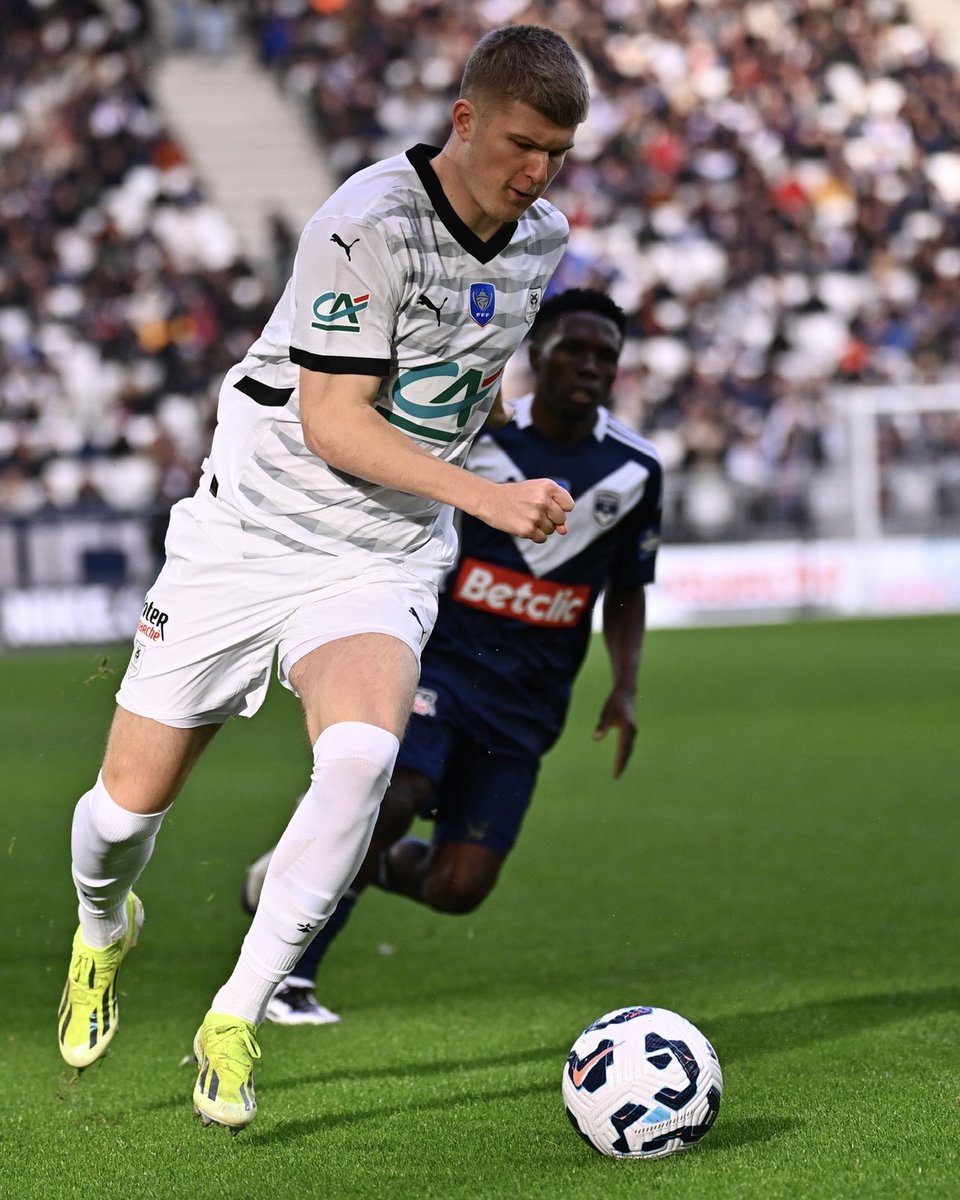 Last 16! Very proud moment to get my first goal for the club. Wishing you all a very Merry Christmas, see you all in the New Year. ❤️