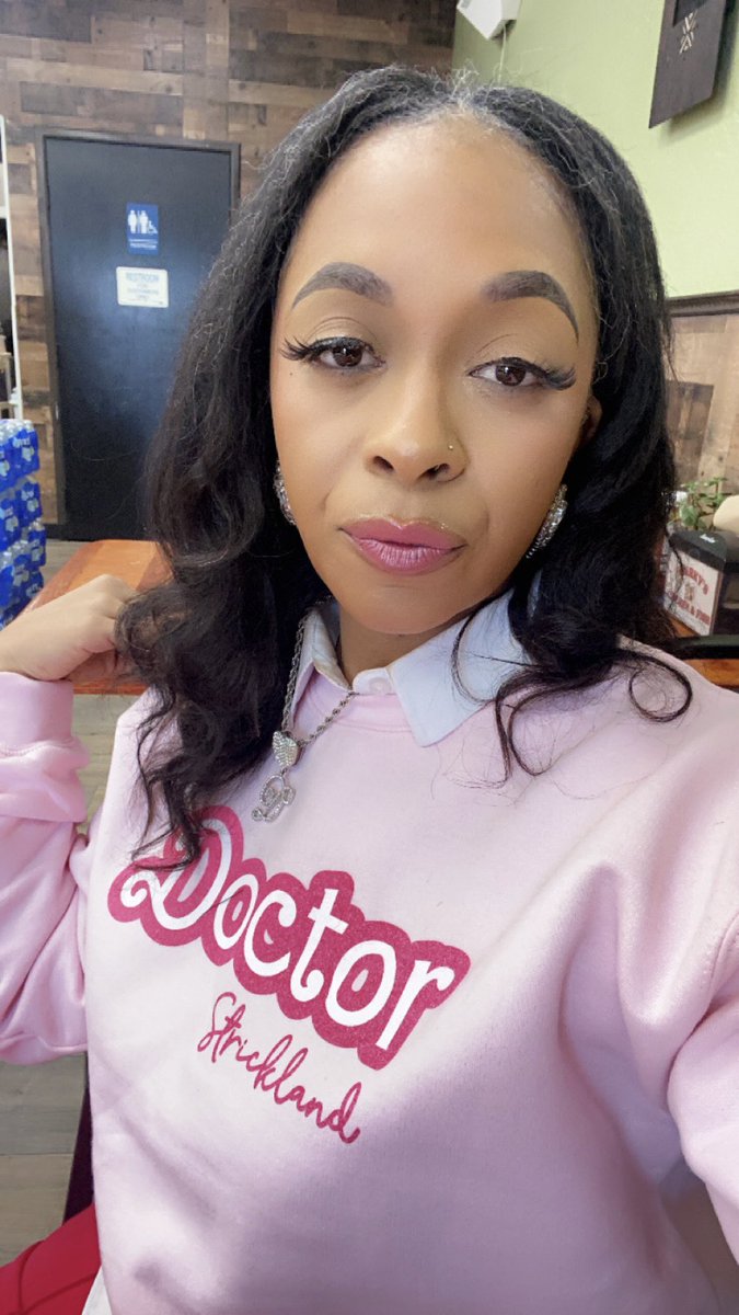 MissKween's tweet image. Oh, hey, Twitter! As of today, it’s officially 
DOCTOR DEE!!!! Talk to me nice… 🥂