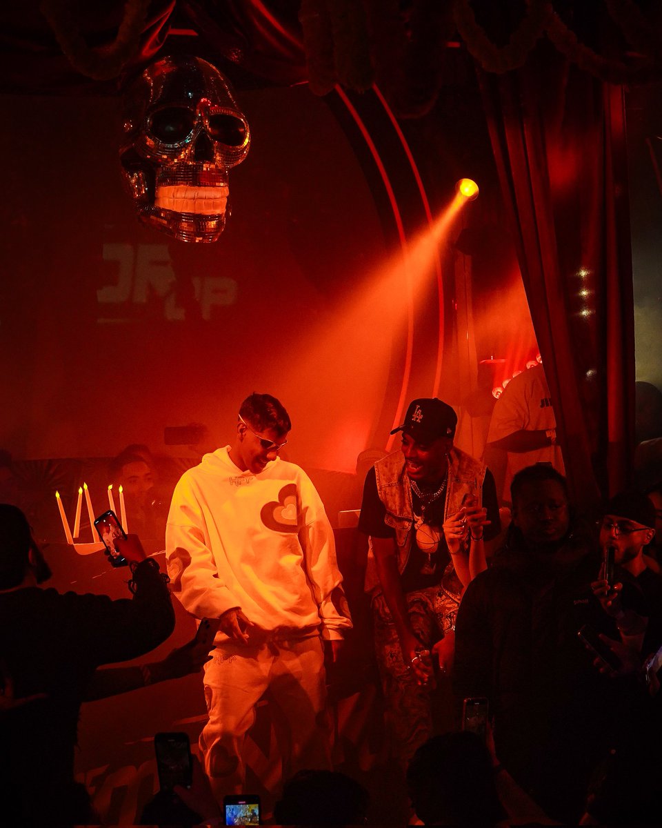 mcseancortez's tweet photo. CAMPEÃO
w/ MC MENOR JP 🇧🇷
#paris #mcmenorjp #funkbrazil #bailefunk https://t.co/VZ731zozcN