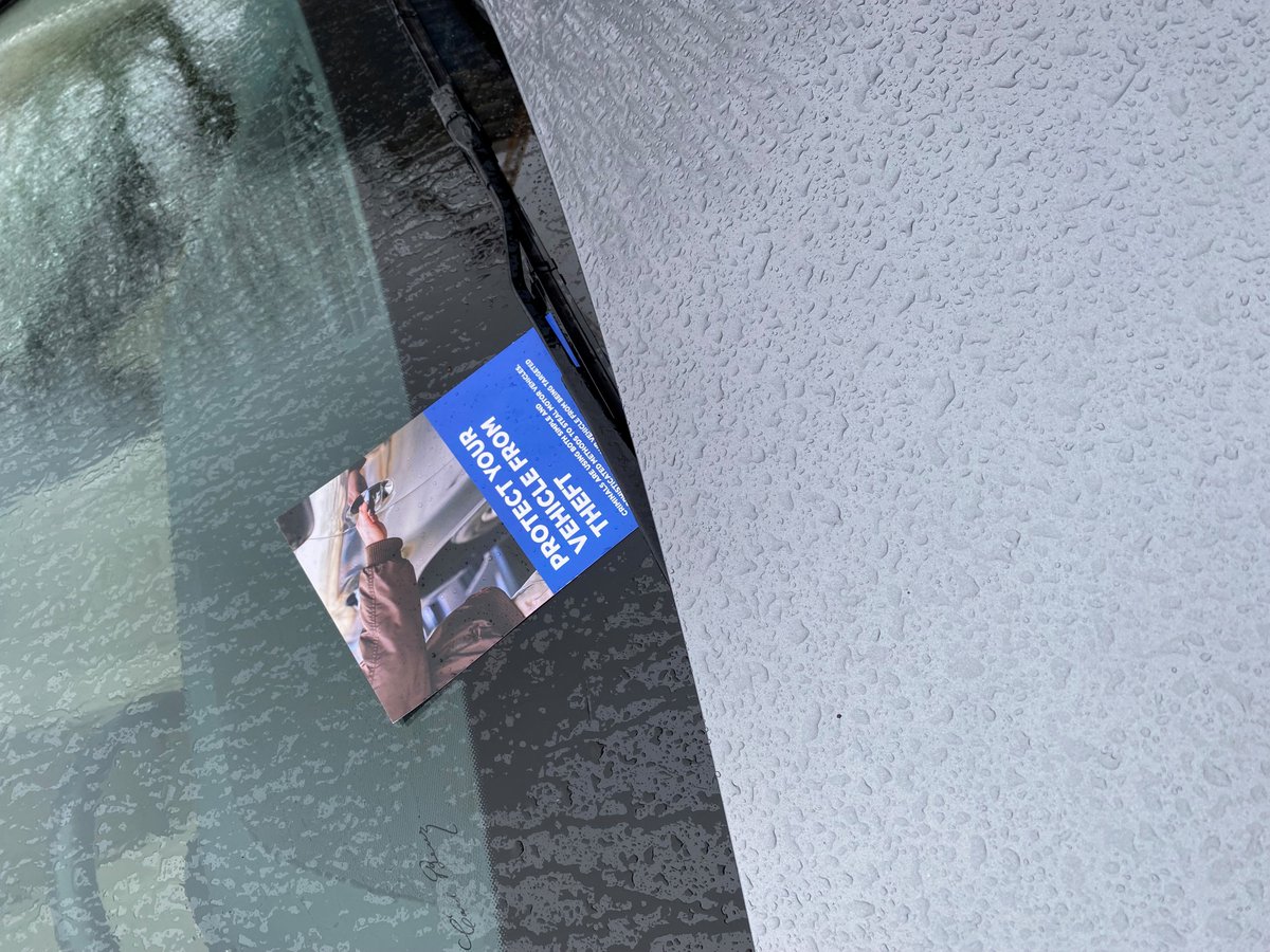 MPSChiswick's tweet photo. Chiswick Riverside were sharing crime prevention advice today as we approach the celebratory period
๐๐งโ๐Happy Holidays!
Please report any anti-social behaviour in your neighbourhood to either 101 non-emergency or 999 in emergency.
#communityfirst #moretrust #lesscrime https://t.co/WzUknmfkSR