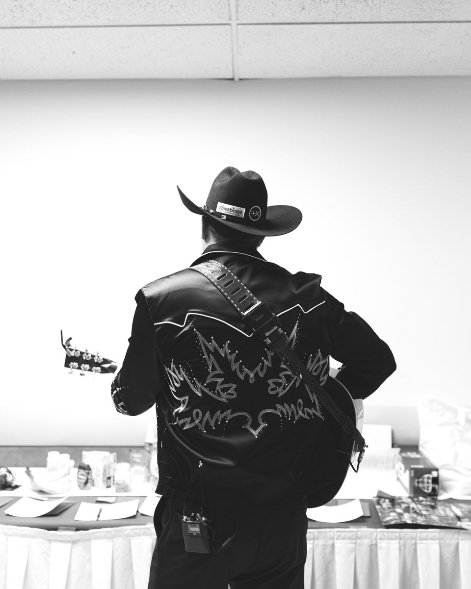 Jon Pardi (@jonpardi) on Twitter photo Thank you, New Mexico! What a fun crowd to end the Christmas tour!
๐ธ: <a href="/EvanDeStefano/">Evan De Stefano</a> Thank you, New Mexico! What a fun crowd to end the Christmas tour!
๐ธ: <a href="/EvanDeStefano/">Evan De Stefano</a>
