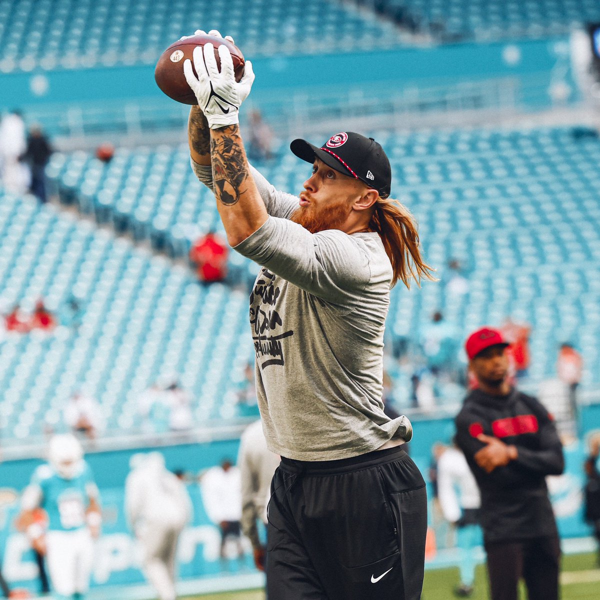 👀🏈

#ProBowlVote George Kittle