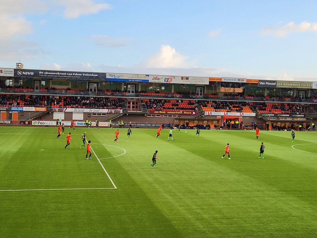 nielsvenus's tweet photo. Vanmiddag in Volendam mijn eerste uitwedstrijd van De Graafschap van dit seizoen bezocht ๐
FC Volendam was met 2-1 te sterk voor de Superboeren ๐ก
Gastvrij ontvangen in het Kras Stadion ๐
#volGRA #DeGraafschap #Volendam #groundhopping https://t.co/0h0WAmbpfE