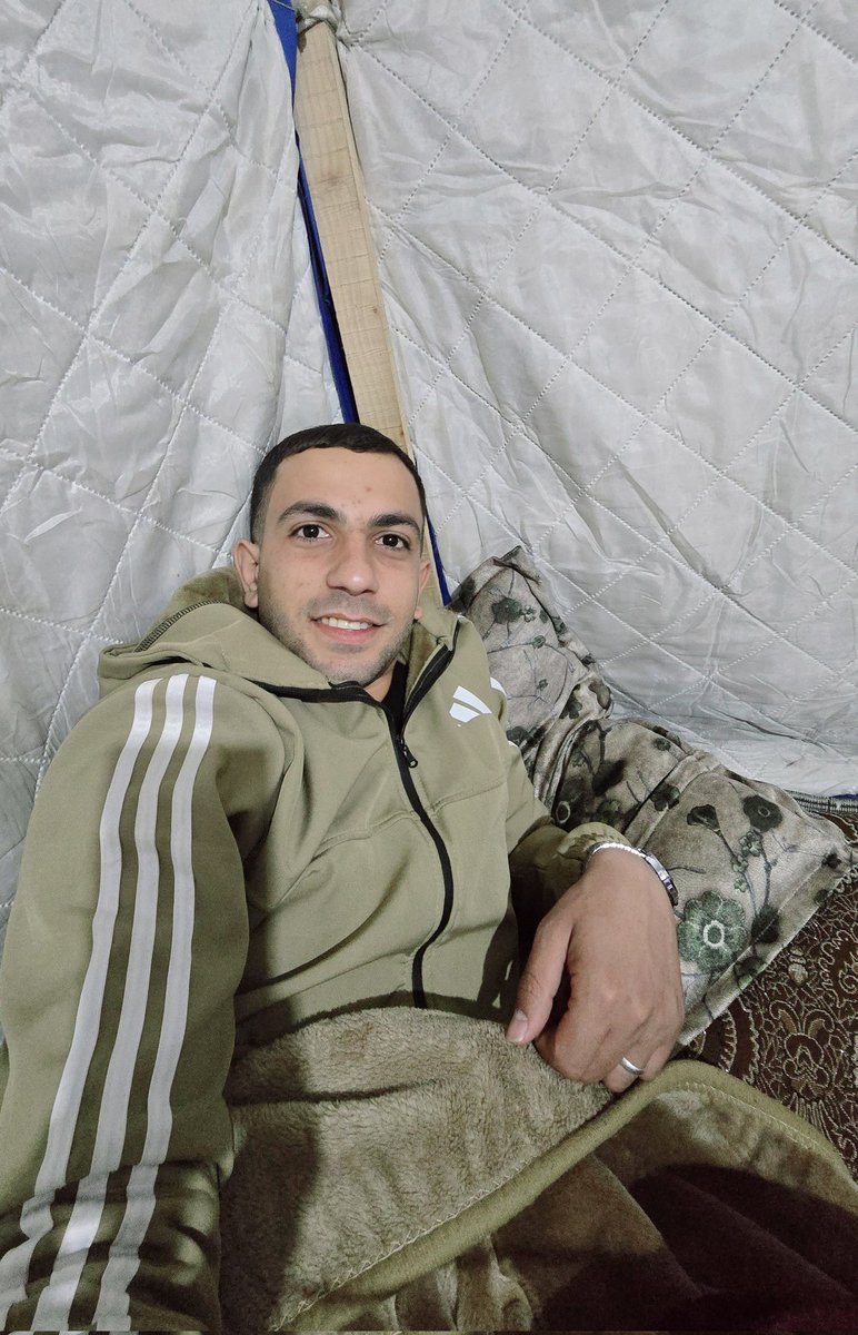 AnasAlSharif0's tweet photo. كلما اشتد الكرب، وزاد الضيق، وكثر الهم، وغلب الاستيئاس؛ جاء الفتح والفرج من الله سبحانه: {حَتَّى إِذَا اسْتَيْأَسَ الرُّسُلُ وَظَنُّوا أَنَّهُمْ قَدْ كُذِبُوا جَاءَهُمْ نَصْرُنَا فَنُجِّيَ مَنْ نَشَاءُ وَلَا يُرَدُّ بَأْسُنَا عَنِ الْقَوْمِ الْمُجْرِمِينَ } https://t.co/ZBfxq0BJxV