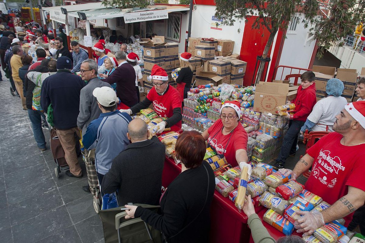 JesusSanchez__'s tweet photo. 🔴 Ayuda y comparte para que el comedor social @AngelesNoche de #Málaga pueda repartir esta #Nochebuena, 24 de diciembre, más de tres mil menús solidarios: con medio pollo, guarnición y tortilla. 

🟥 Colabora con 7 euros con quienes no tienen la suerte que tenemos la mayoría. https://t.co/pYWEyICcyY