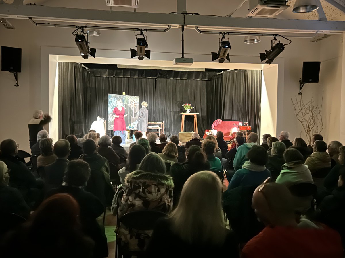 gaelhamayon's tweet photo. En tant qu’élu à la culture, je fais de l’accès aux arts pour tous une priorité à #Porspoder. La performance entre peinture et conte, avec Florence Greco et Céline Gumuchian, illustre notre vision : faire des arts un vecteur d’émancipation, de cohésion et d’excellence culturelle pour notre territoire, dès le plus jeune âge #CulturePourTous #CulturePartout #PorspoCulture