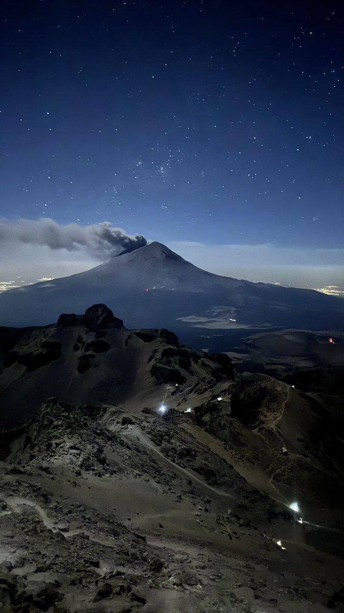 <a href="/or_bit_eye/">SatWorld</a> <a href="/AlMaXx8017/">🅰lan 🄼 (ON HIATUS!)</a> <a href="/chematierra/">Geól. Sergio Almazán</a> <a href="/asalmendez/">Alejandro S. Méndez ⚒️</a> <a href="/cfariasvega/">Cristian Farías</a> <a href="/SkyAlertMx/">SkyAlert</a> <a href="/samgerrits/">Sam Gerrits</a> <a href="/LastQuake/">EMSC</a> <a href="/severeweatherEU/">severe-weather.EU</a> <a href="/MariLoliPellon/">Mari Loli Pellón</a> <a href="/ALunaSilva/">Arturo Luna Silva</a> <a href="/victorcabreramx/">Víctor Cabrera</a> Last night at Iztaccíhuatl
