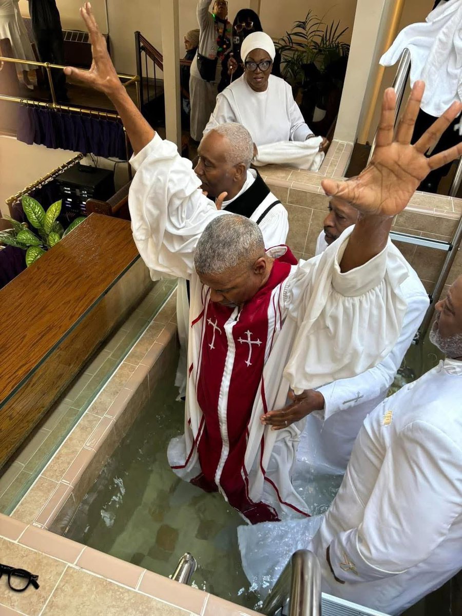 DiscussingFilm's tweet image. Denzel Washington has been baptized and received his minister’s license.

He is now Minister Denzel Washington.