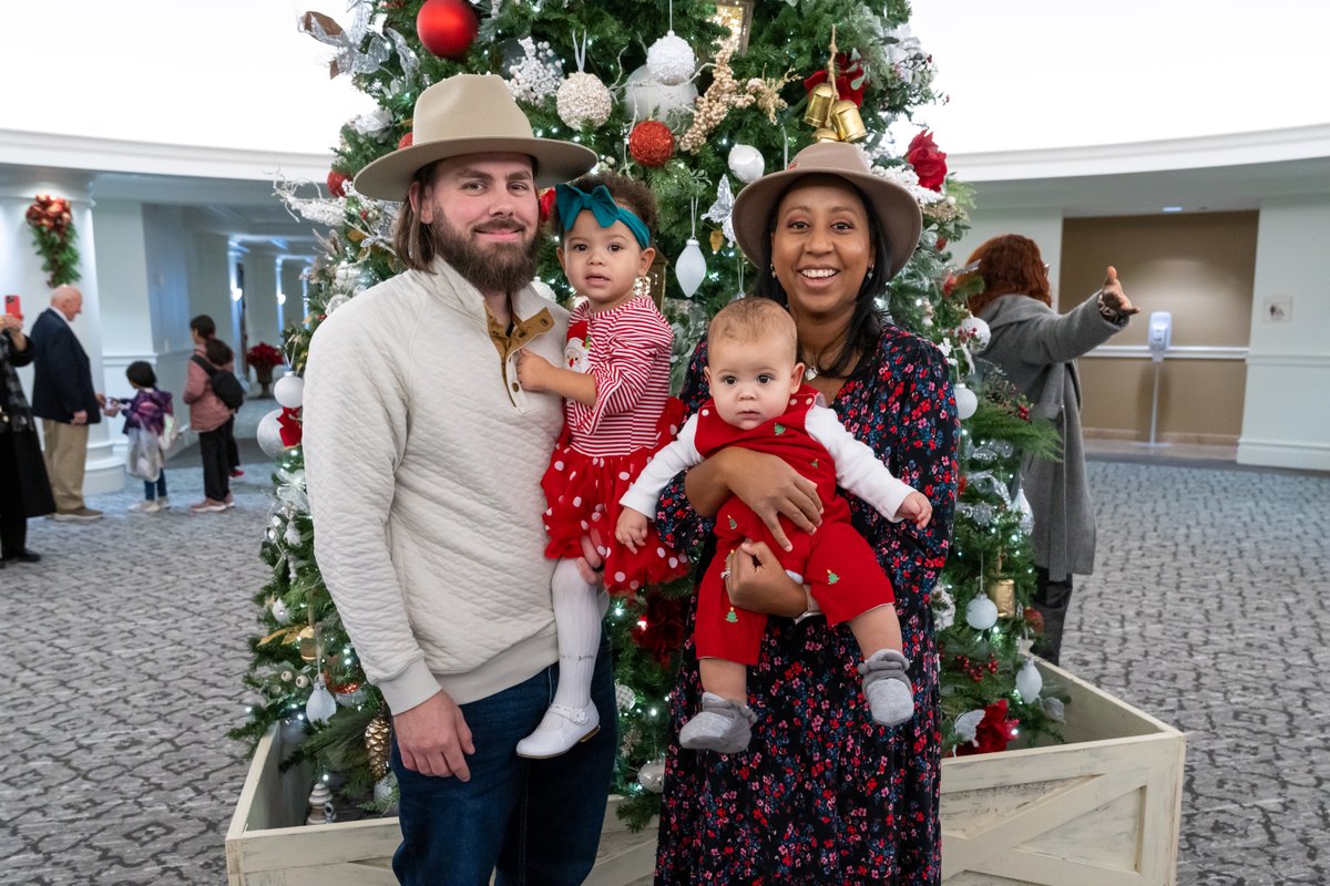 FirstBaptistATL's tweet photo. Celebrating Christmas at FBA this morning was very special as we welcomed special guest artist @macpowell, who led us in worship! We pray that you and your family have a very Merry Christmas!
โ
#christmasatfba #macpowell https://t.co/Iio6QIRa3q