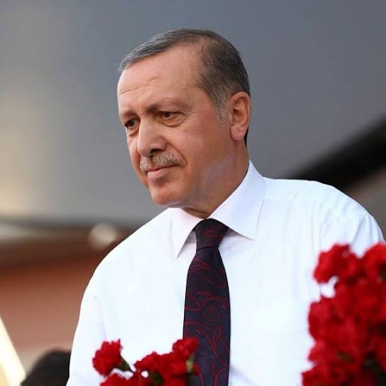 Asırlık hayelleri yaşayan şanslı nesil biz olduk. Haçlılardan Ayasofya'yı, Ermenilerden Karabağ'ı, Şia'dan Halep'i Şam'ı geri aldı. Daha 3-5 sene öncesine kadar Kudüs'ün hayalini bile kuramazken şimdi zamanını düşünmeye başladık. Bize neler yaşatıyorsun baba sen...