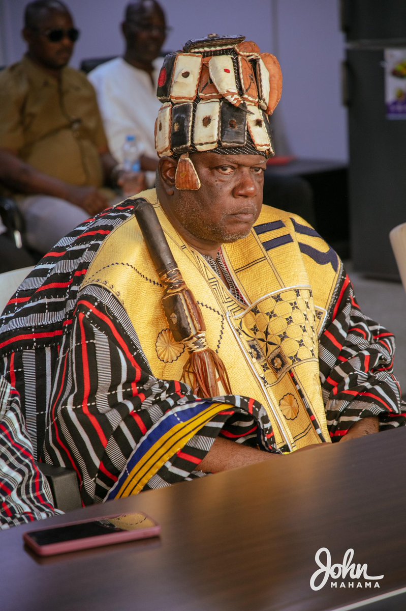 JDMahama's tweet photo. I was honoured to receive a delegation of eminent Gonja chiefs sent by my father, the Yagbonwura Bii-Kunuto Jewusoale I, to congratulate me on the victory in the just-ended election. 

Yagbonwura reiterated his commitment to a better Ghana and assured me of his prayers and support. He also promised to continue offering me his unwavering support and wise counsel as I prepare to lead our beloved country once again as president.

#MahamaThePresident 
#LetsBuildGhanaTogether