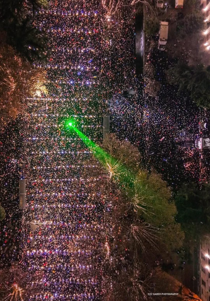 EtoBuziashvili's tweet photo. On the left - Serbia today. On the right - Georgia for the 25th day in a row. Serbs, too, are taking to the streets against the Kremlin-backed regime. We are not the only ones being attacked by such regimes, and we are not the only ones resisting. 1/3 https://t.co/e1qzsdq8D9