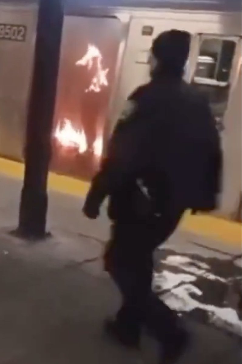 mettaworldwar's tweet photo. @davidfrum you gonna publish anything in the atlantic about this guy just walking by instead of doing his job? https://t.co/Ulaym0tNFJ