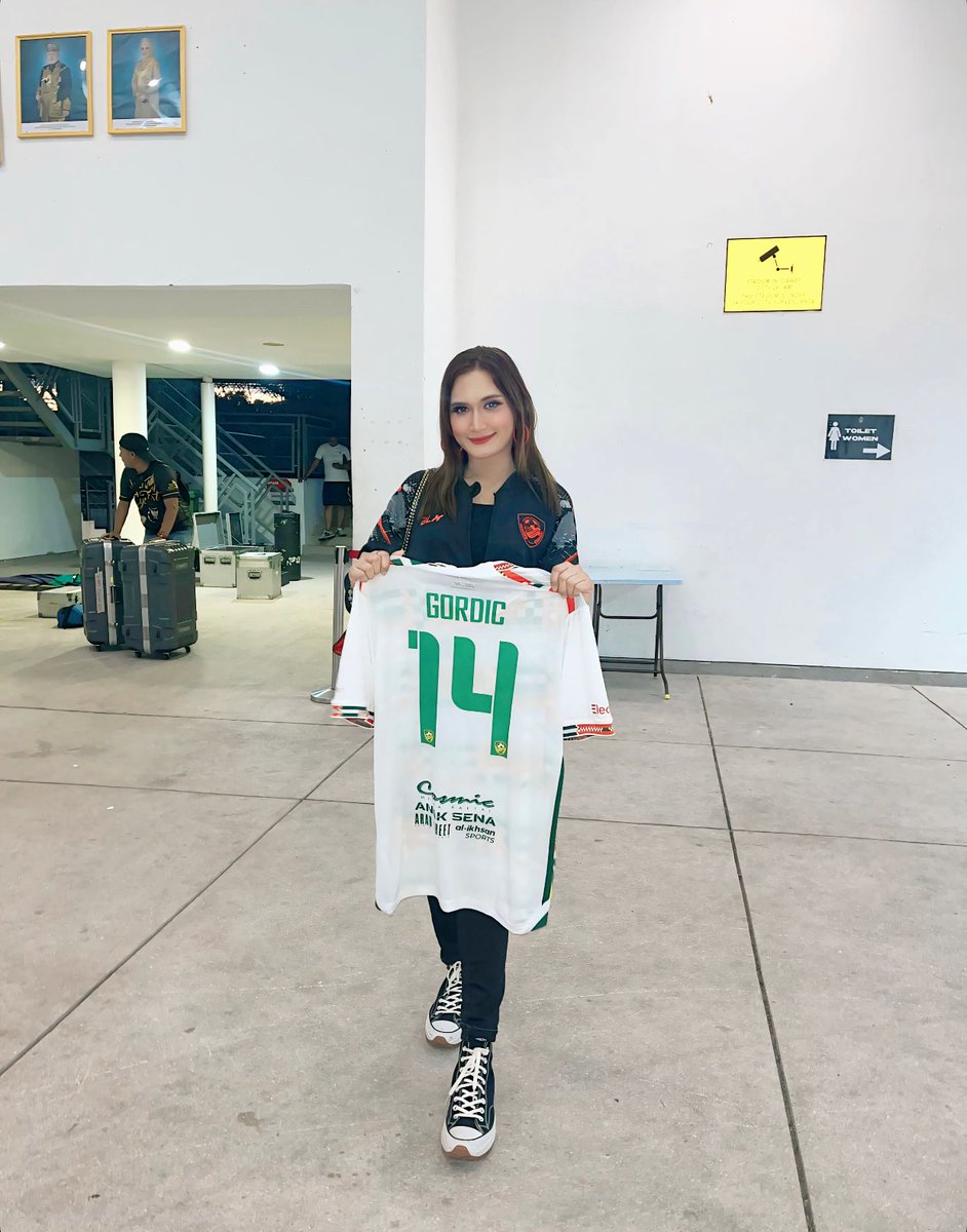 nursyuhada_7's tweet image. MFL Challenge Cup 2024-2025 | QF2

Kuala Lumpur Rovers FC 0-3 Kedah Darul Aman FC  
22 DECEMBER 2024
SUNDAY | 5PM
STADIUM BOLASEPAK KL

KDA FC mara ke ke Separuh Akhir menentang PDRM FC.
#MFLChallengeCup2024-25 #LigaMalaysia #DemiLigaKita #KDAFC #KedahDarulAmanFC #PulunKedahPulun