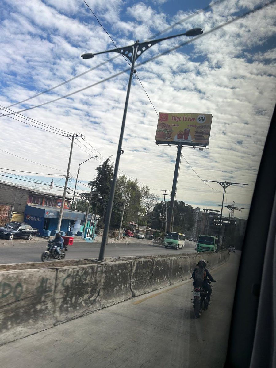 refaccionariasa's tweet photo. Honorable Presidenta @Claudiashein, no se ha cumplido con el #retirodeanunciospeligrosos, una promesa del ex-jefe de Gobierno Martí Batres, adjunto prueba de algunos de ellos... https://t.co/nAKZRiqNYY