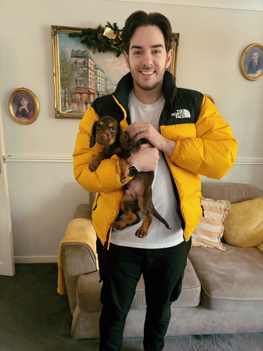 isthisisdavid's tweet image. HBD to me 🥳 Introducing “CoCo” Teddy the best present I could ask for. He is 9 weeks old and absolutely gorgeous. Alas… he isn’t mine 😭 he’s my Dads. CoCo is the name I’ve given him everyone else calls him Teddy 😂 🐾 #HBD #cockerspaniel