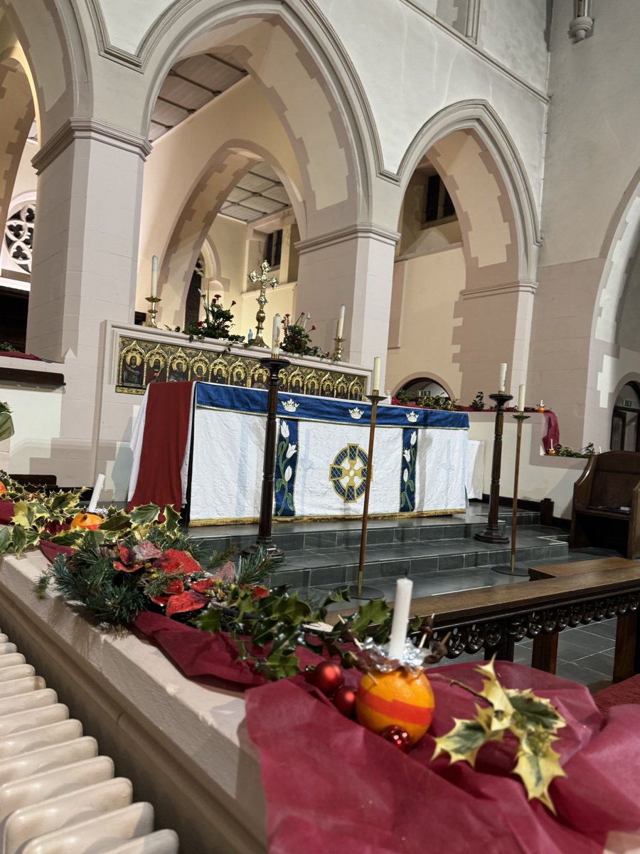 Beautiful Christmas carol service this evening. Thanks to organist Chris, our choir and everyone who came. Wonderful to see friends old and new. Thanks to all who decorated  church so wonderfully too. 
#calmandbright