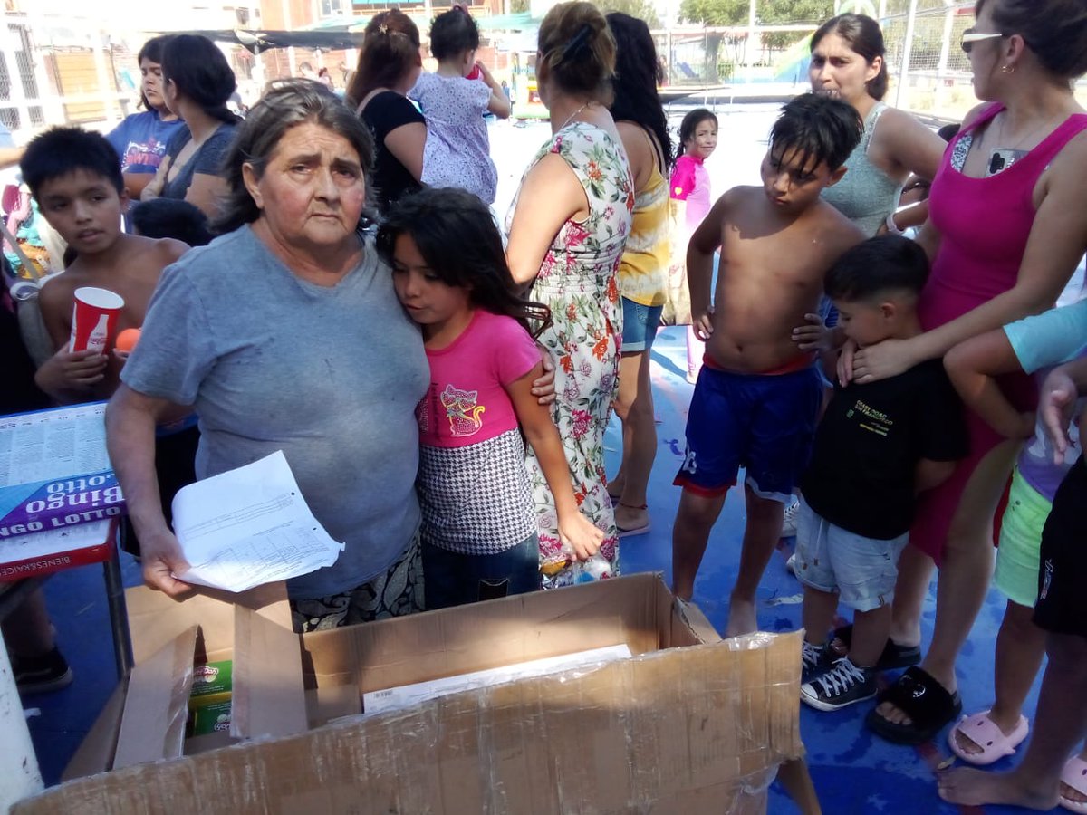 efesanfelipe's tweet photo. Gracias por invitación a celebrar fiesta de navidad en un sector más vulnerables de mi comuna San Felipe las 4Villa (la250años)grandes dirigentes sociales https://t.co/5dxXC9186z