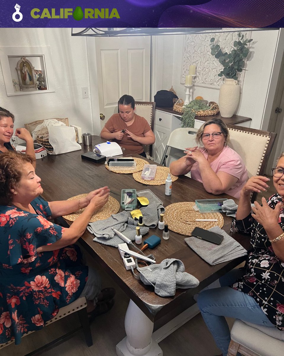 PoderLatinx's tweet image. ☕️✨ First Las Comadres gathering in Tulare, CA, with #PoderLatinx CA! A special cafecito hosted by Claudia, our CA #EnvironmentalJustice  organizer, alongside community members. 💬 This meeting featured sustainable Gel X nails—less waste, non-toxic, &amp;amp; eco-friendly! 💅