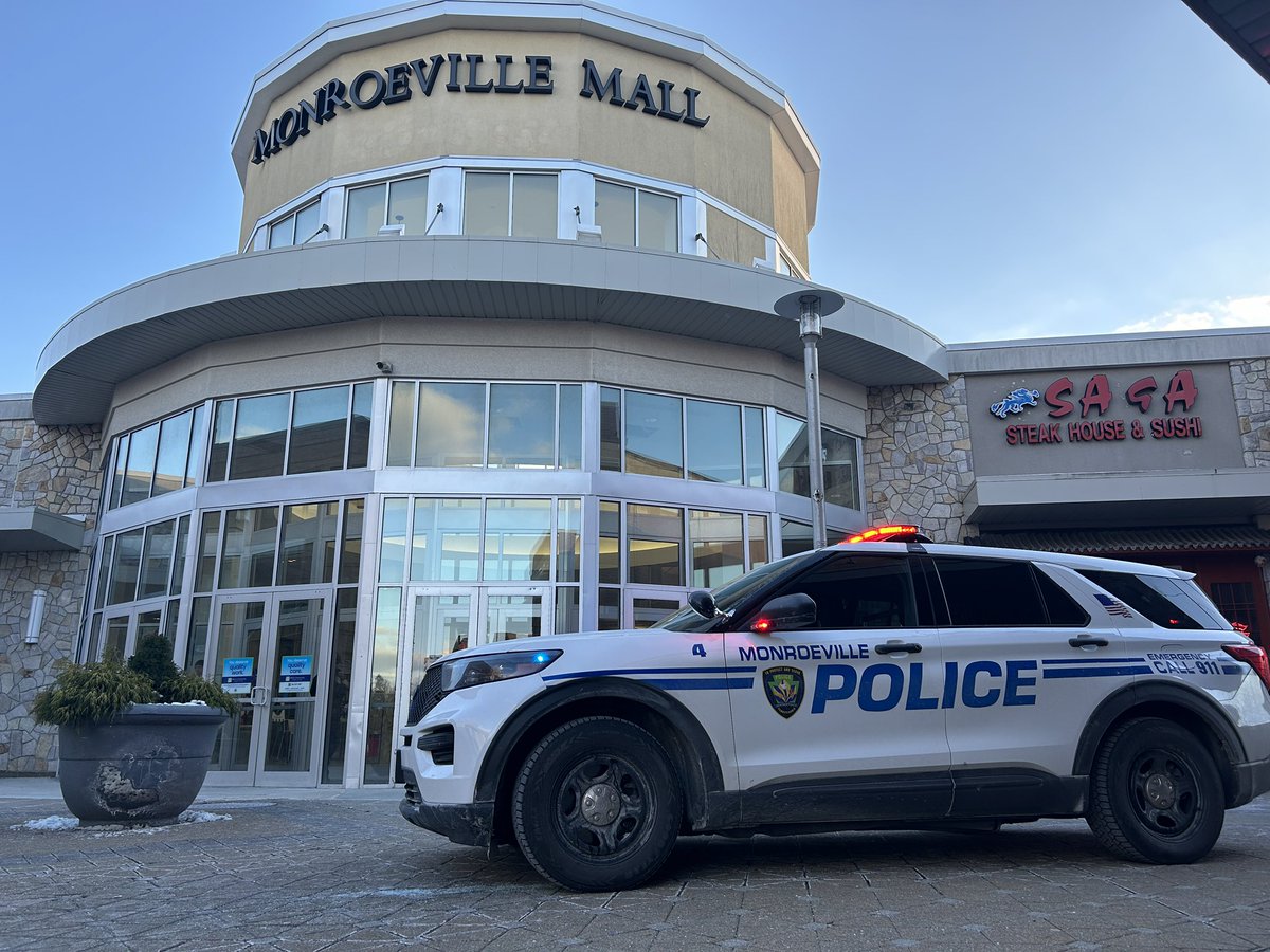 BREAKING: A lockdown at the Monroeville Mall has been lifted, per an announcement on their loudspeaker. 

There is still a large police scene at the mall. People inside had been told to evacuate, multiple witnesses tell us. We are working to confirm what happened. 

<a href="/KDKA/">KDKA</a>
