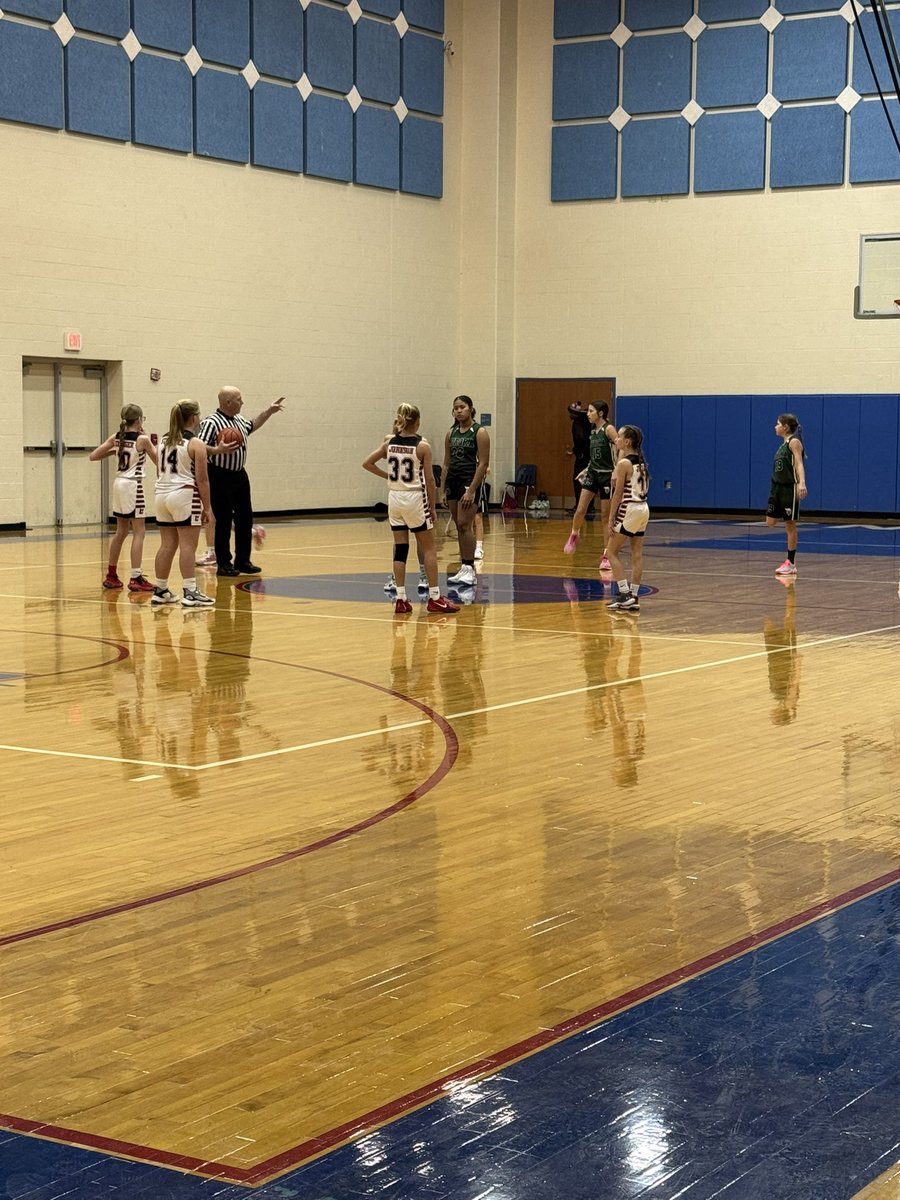 1CoachHendo's tweet photo. Love being able to go see the Future Red Devils play! Got to see our 6th graders compete today. Keep playing hard and enjoying the game! 

#HAVEFUN #TraditionStartsHere #FutureRedDevils 

@Red_Devils_GBB @cwoodreddevils @MrsGeigerCIS @AireaneCurtis https://t.co/NDbnTFnQdU