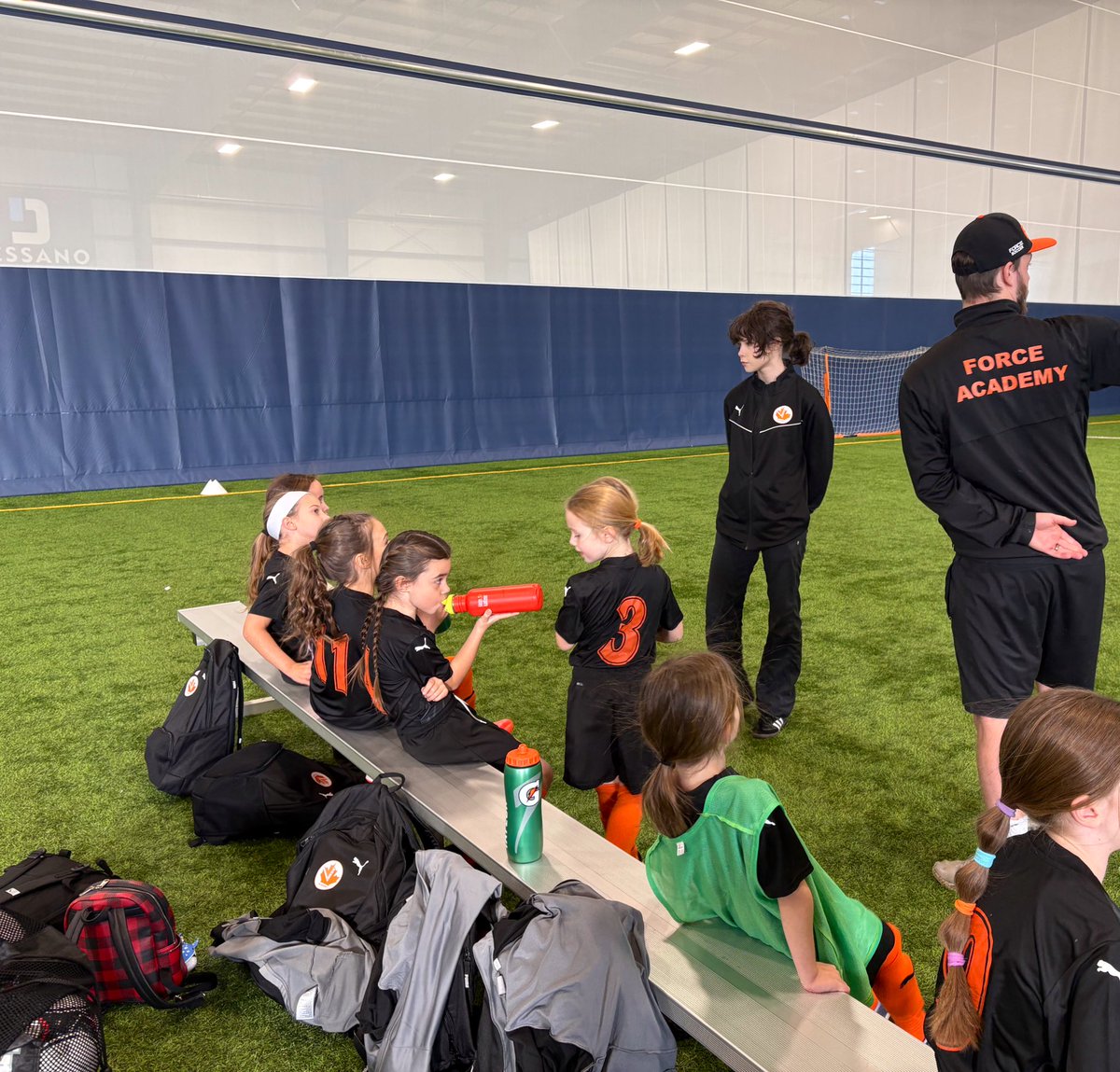 mbradleysocc's tweet photo. Was great to pop in and watch @forcesoccer_ GU8 enjoying the Frosty Fest thanks to the team at @Oakville_Soccer ☃️
Great matches, lots of feedback and guided discovery from the coaches ⚽️ https://t.co/A8BHEwOc8w