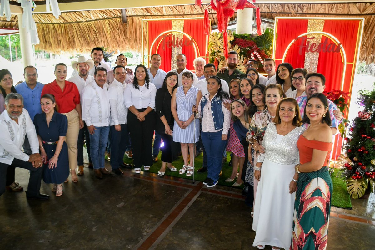 Tuve el gusto de compartir un momento especial con mis compañeros legisladores locales y federales, con nuestro gobernador, Javier May Rodríguez. <a href="/TabascoJavier/">JAVIER MAY</a>

En esta temporada, deseo que la paz y el amor llenen cada hogar, mientras seguimos trabajando unidos por el bienestar