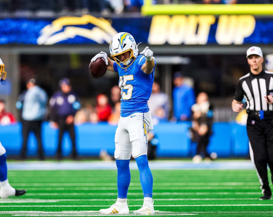 ChargersMuse's tweet image. Retweets count as double today and tomorrow retweet and let’s get these guys to the Pro Bowl!!!
#ProBowlVote     + Rashawn Slater
#ProBowlVote     + Justin Herbert
#ProBowlVote     + Ladd McConkey
#ProBowlVote     + Joe Alt
#ProBowlVote     + Cameron Dicker 
#ProBowlVote     +…