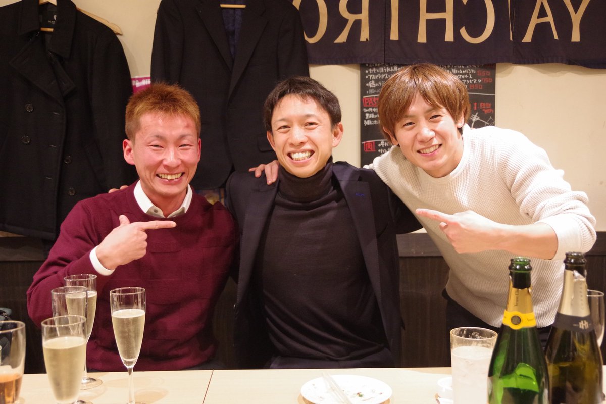 sanspo_boatrace's tweet photo. 第39回 #グランプリ を制して今年の #賞金王 を確定させた #毒島誠 選手のご厚意で、来年のボートレース・グランプリ特製カレンダーに直筆サインを入れて、抽選でサンスポボートレースのＸフォロワー３人にプレゼントします。希望する方はフォロー＆リポストでご応募ください。年明け1月３日締め切りとします。
お���達にもぜひご紹介いただき、来年も #サンスポボートレース で一緒に楽しみましょう！
https://t.co/ObgAduBG6e