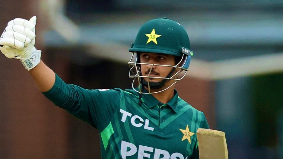 CBWhuzaifa's tweet photo. Whitewashed South Africa in South Africa for the first time ever 🔥
Muhammad Rizwan u beauty ♥️
#PAKvsSA #PAKvsSA #cricketupdates #PakistanCricket #Crypto #NPPxBUS #cricketnews https://t.co/DJ0fXGmA5D