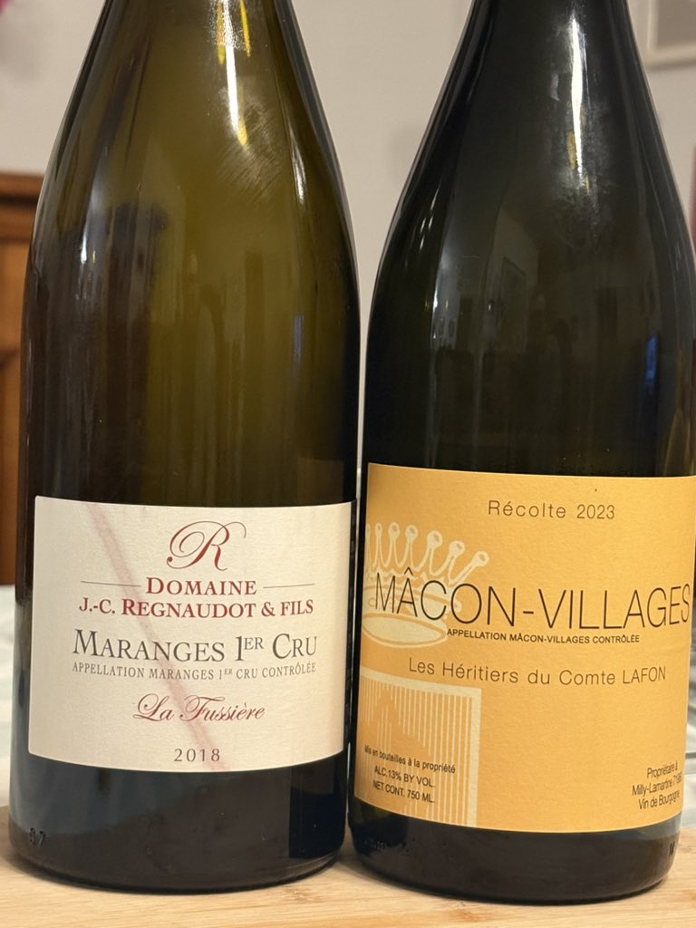 ChPaillet21's tweet photo. Les vins du soir #Bourgogne 😋
Rapport/qualité prix exceptionnel pour le #Maranges  1e cru du domaine JC Regnaudot https://t.co/7L7ftusldP