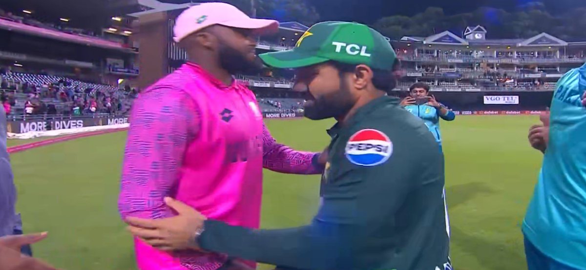 PSLMemesWalay's tweet photo. “Koi baat nahi Pehlukwayo Bhayya, is dafa hamari duaein kaam aagayen.” https://t.co/MbLfuvKxuC