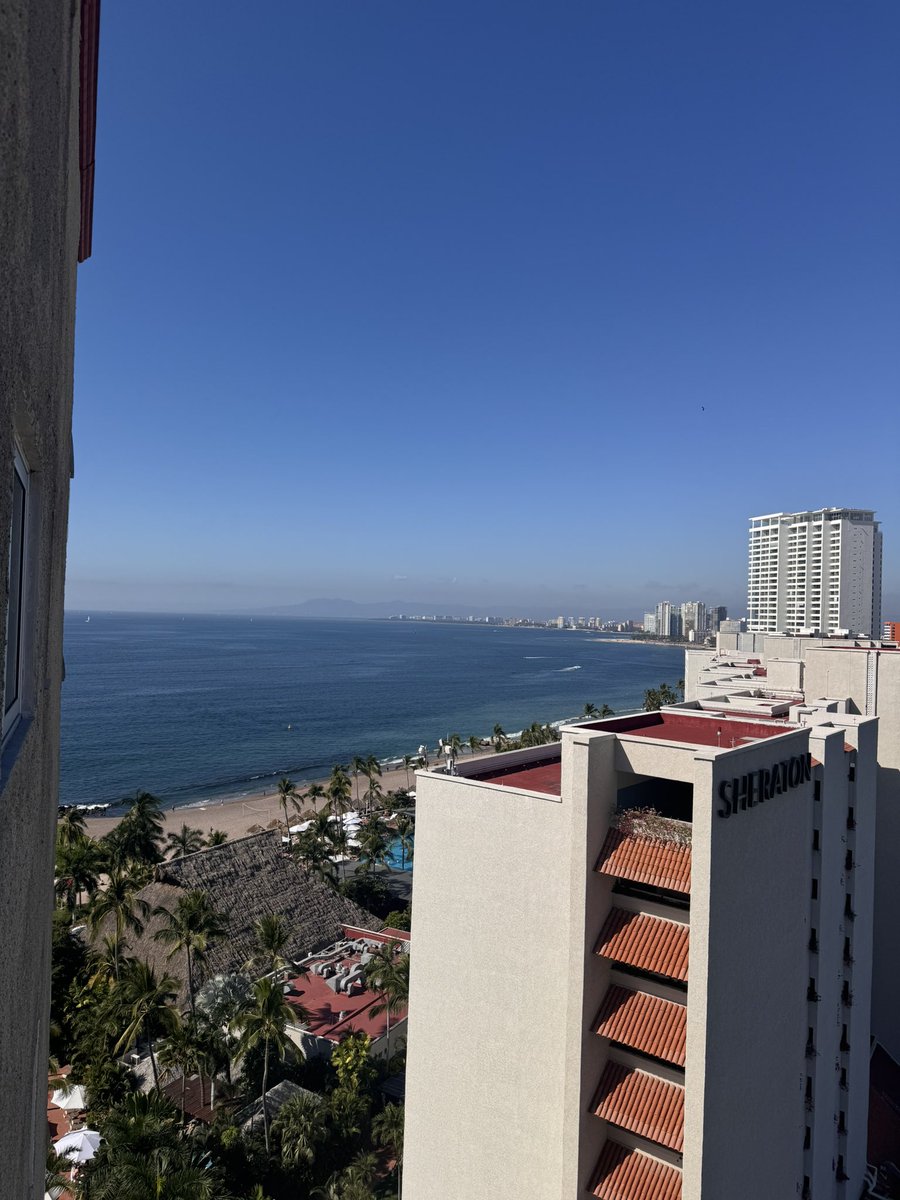 MatamorosGuridi's tweet photo. La vista esta tarde.. #MMG #Quiobo #PVR #PuertoVallarta #AndaRubio #Baia 🏖️🌊 https://t.co/dJewdkZJ65